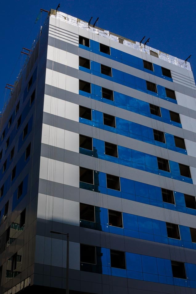 Omeir building facade in Abu Dhabi, ALUCOPANEL A2