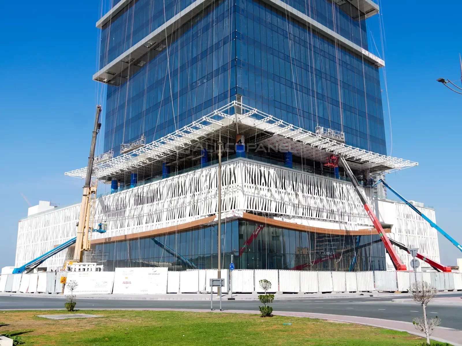 DMC Office Building Dubai Maritime City clad with ALUCOPANEL A2, photo 2