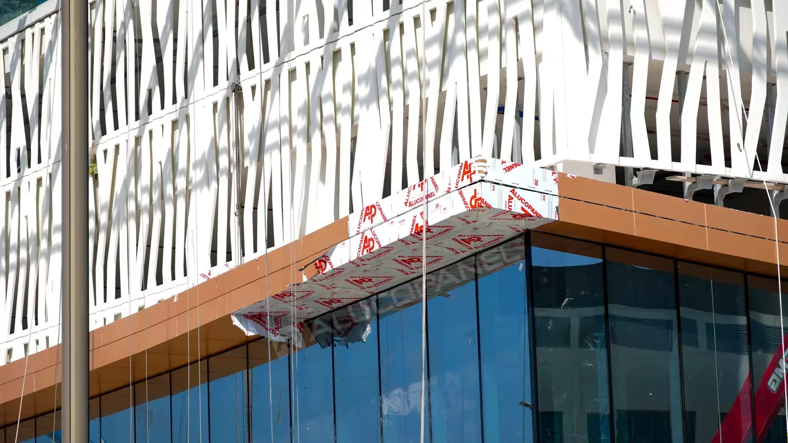 DMC Office Building Dubai Maritime City clad with ALUCOPANEL A2, photo 4