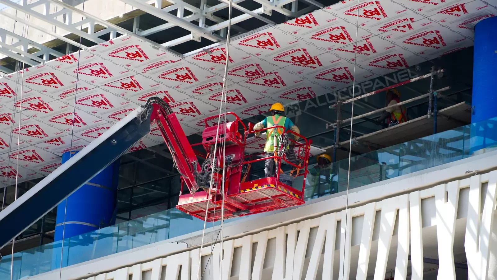 DMC Office Building Dubai Maritime City clad with ALUCOPANEL A2, photo 5