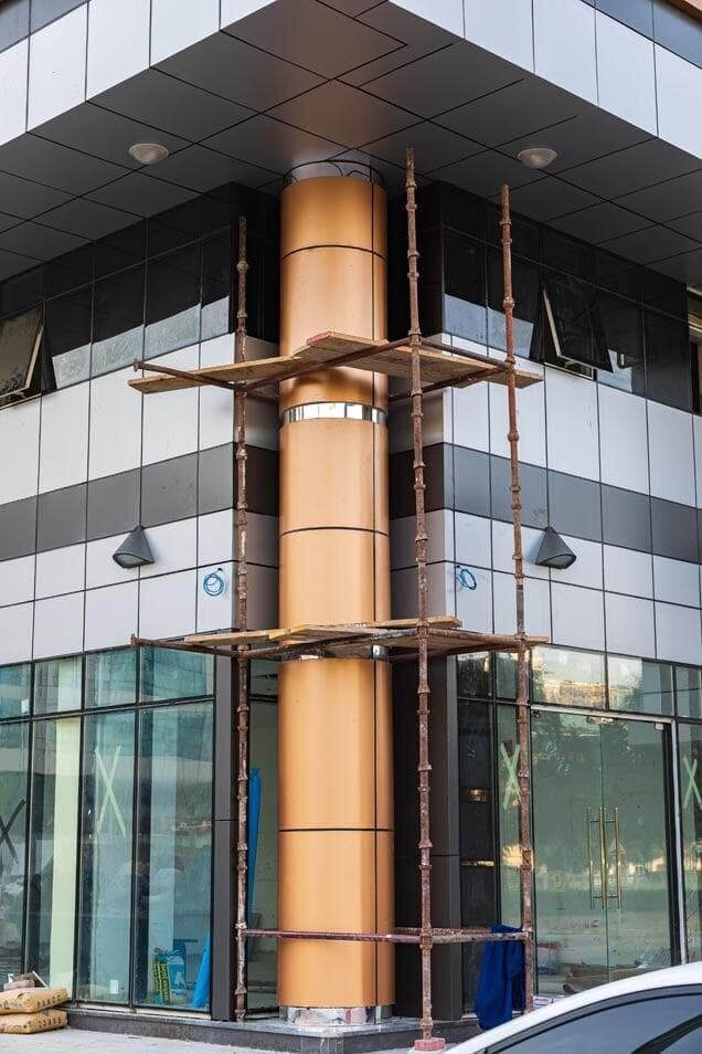 Four storey commercial building with ALUCOPANEL cladding