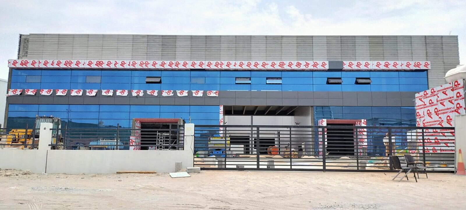 Warehouse and office with ALUCOPANEL cladding, Dubai