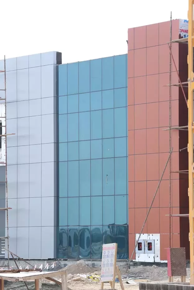 Facade detail of Ajman City Centre clad with ALUCOPANEL