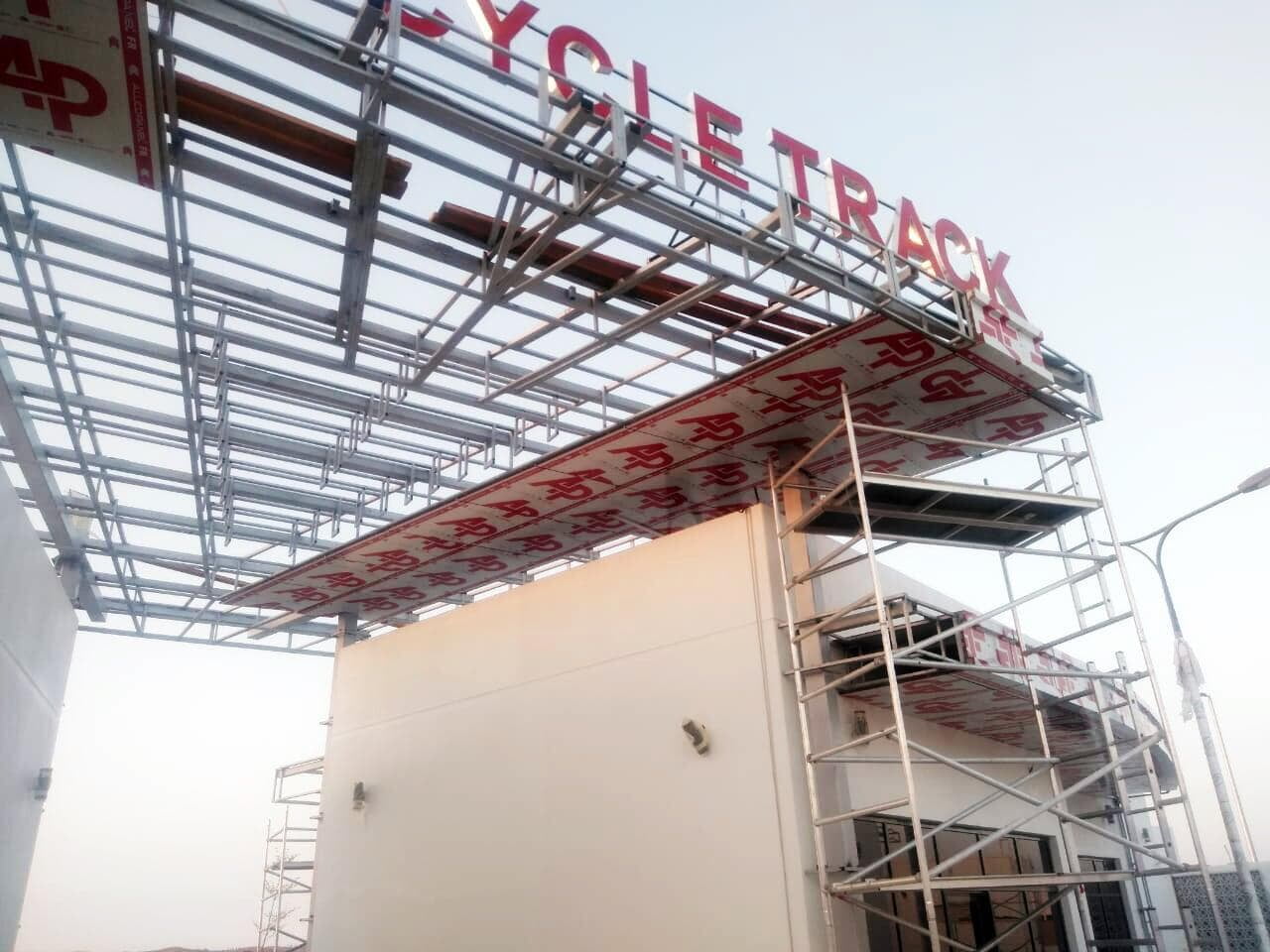 Al Ain Cycle Track clad with ALUCOPANEL FR Walnut Wood, photo 3