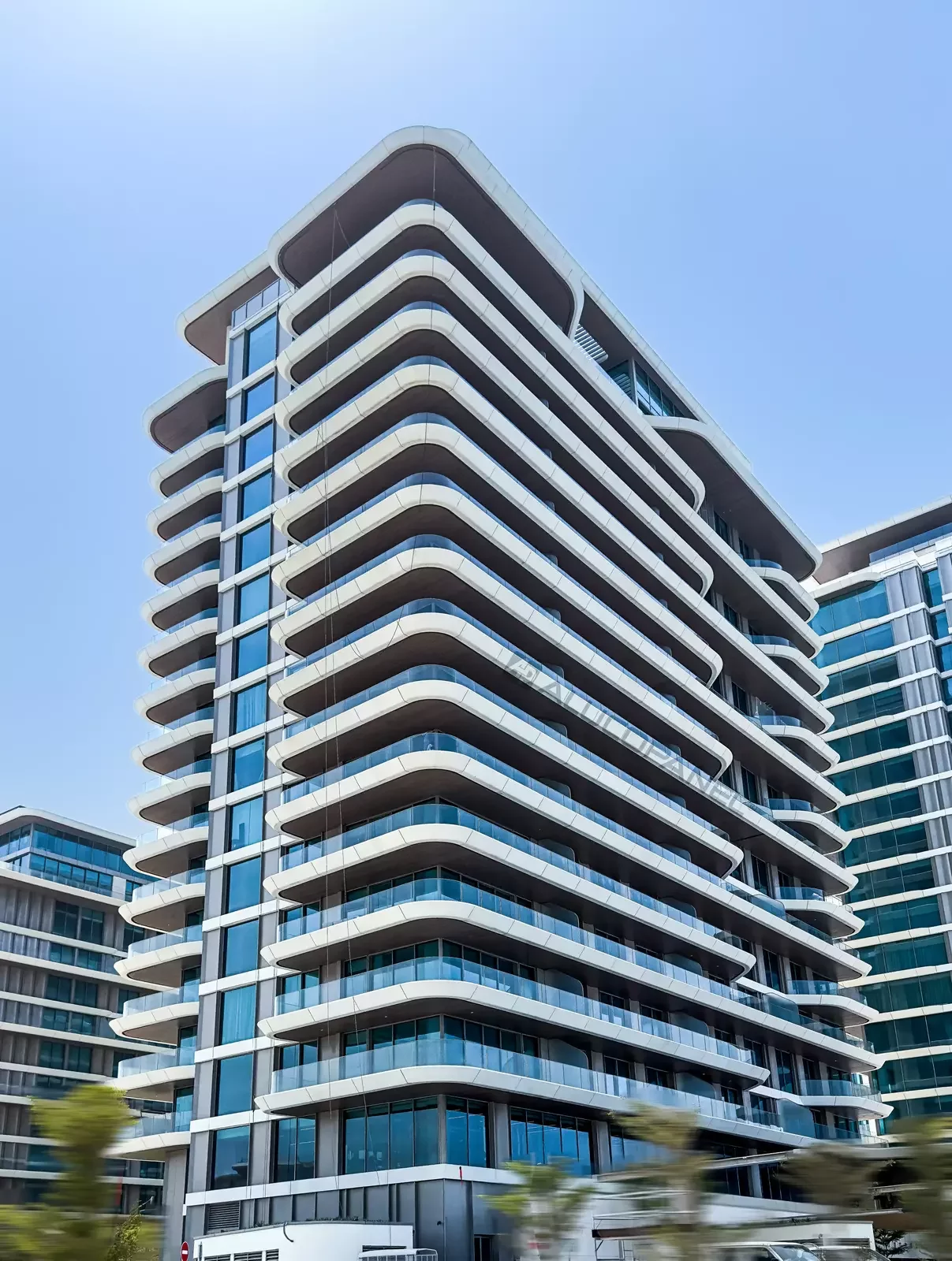 Curved ALUCOPANEL balcony edge cladding on the Serenia Living facade