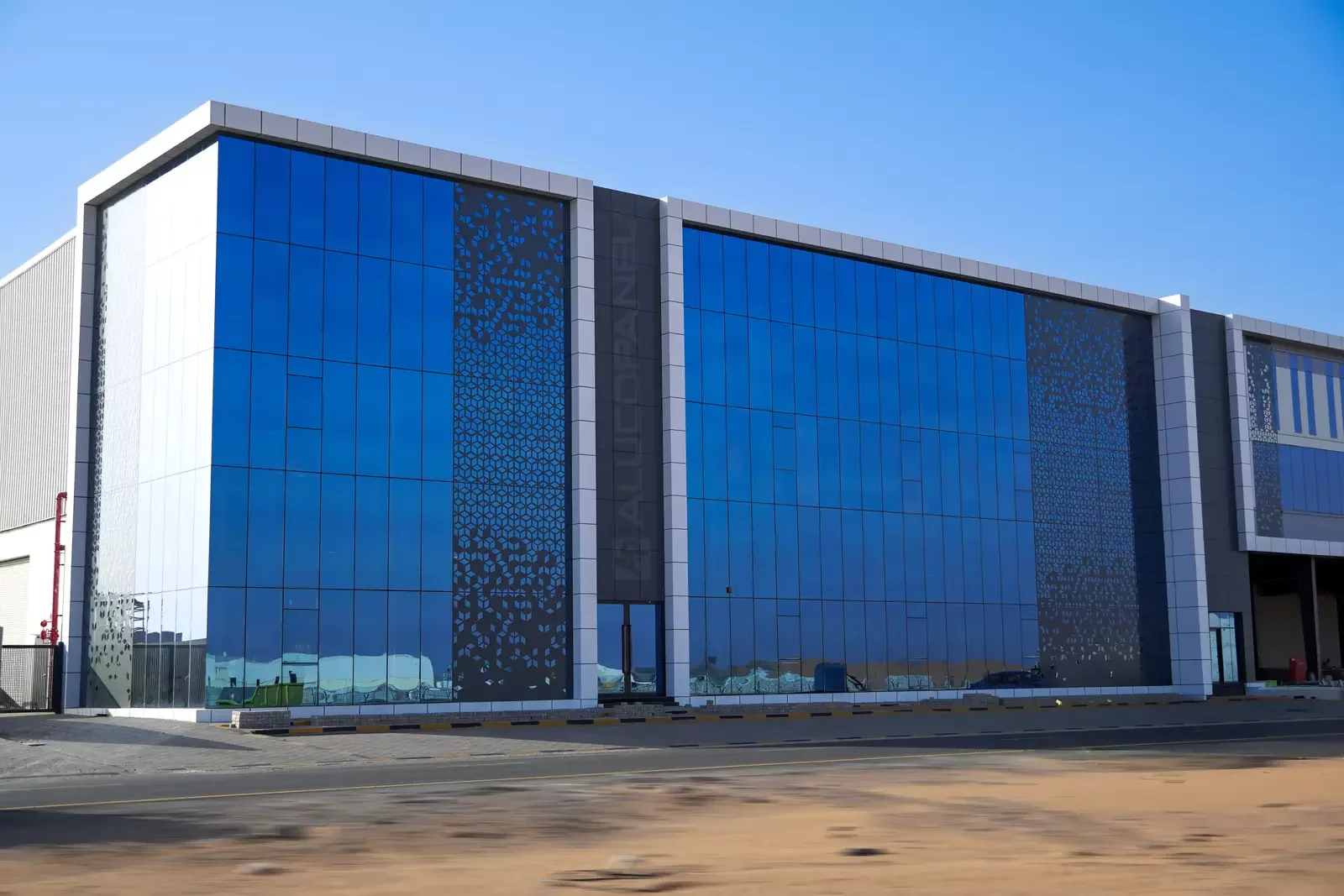 Front elevation corner view of Landmark Offices and Warehouse clad with ALUCOPANEL