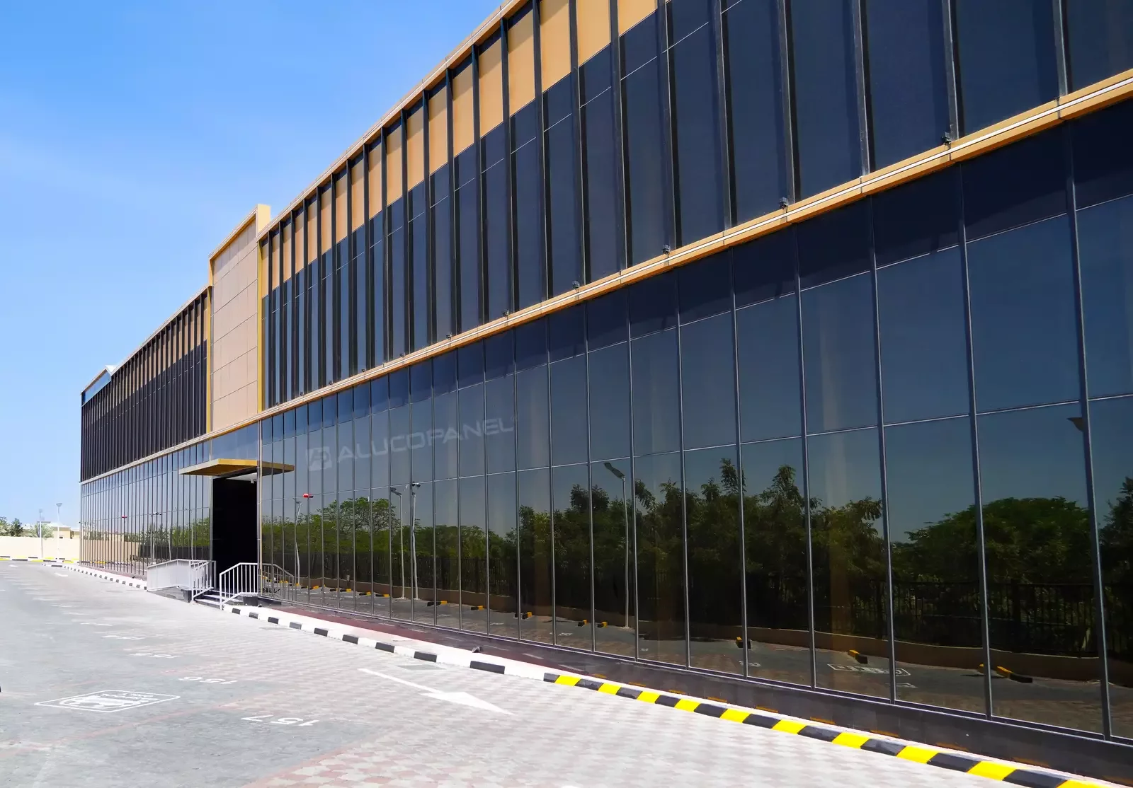 Side elevation of Moopans Mall in ALUCOPANEL Bright Gold and Jet Black