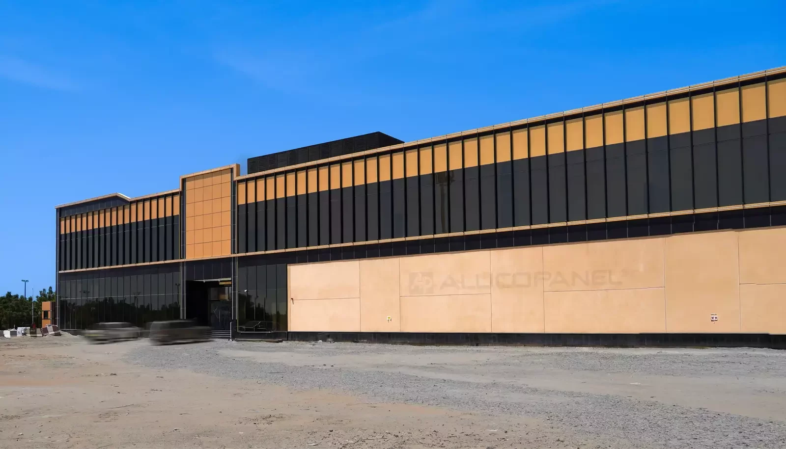 Side facade and entrance of Moopans Mall with ALUCOPANEL cladding