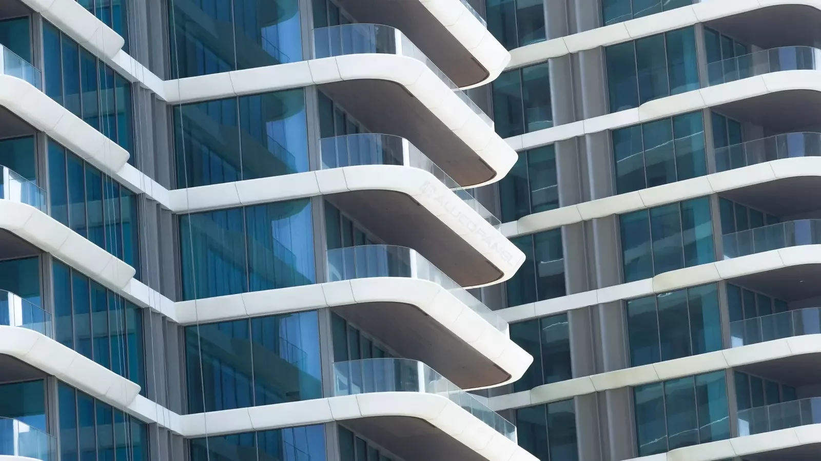 Rounded ALUCOPANEL balcony fascia at Serenia Living, Palm Jumeirah