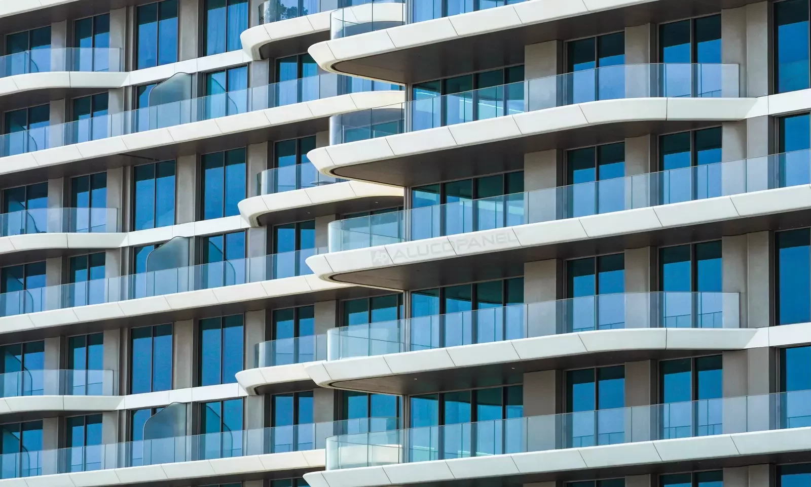 Stepped curved balconies clad with ALUCOPANEL at Serenia Living