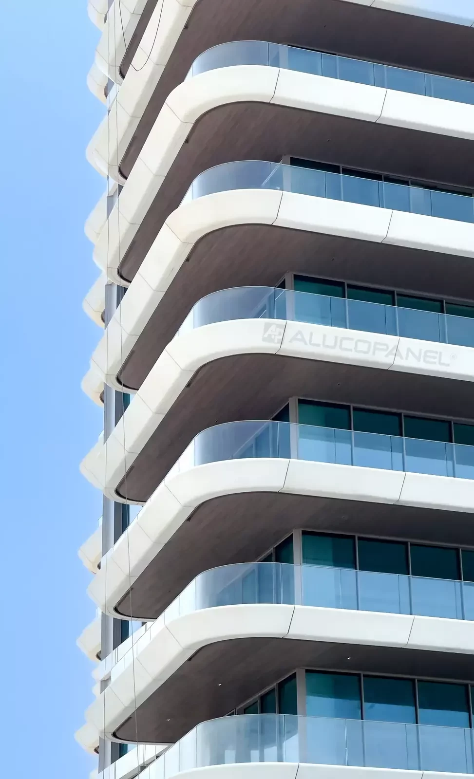 Curved balcony facade of Serenia Living in Palm Jumeirah with ALUCOPANEL cladding