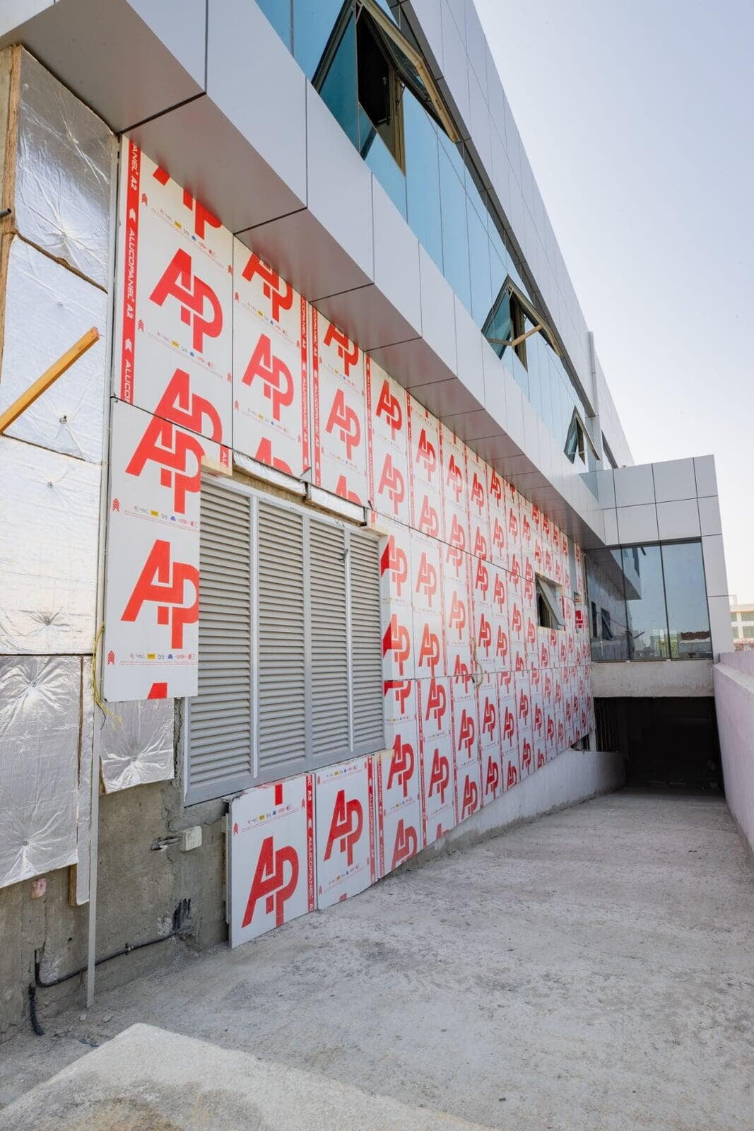 Commercial Building G+1 Nadd Al Hamar clad with ALUCOPANEL A2, photo 5