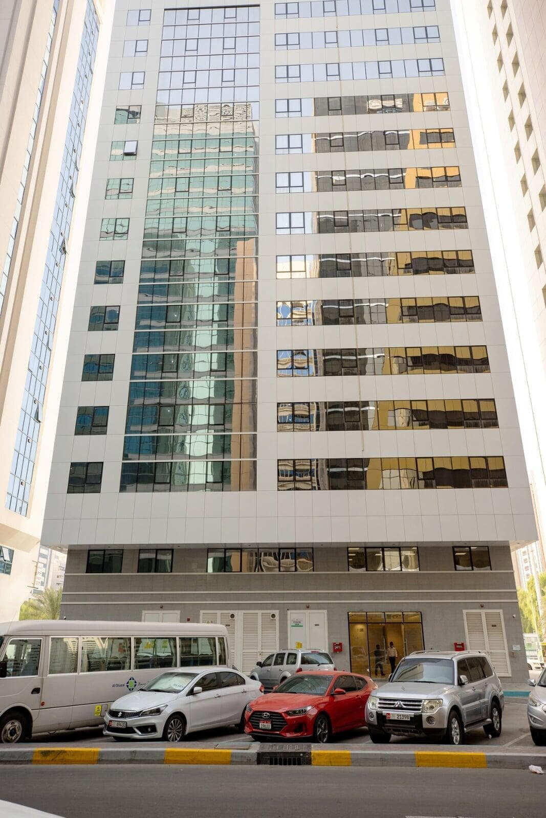 Commercial Building No. 1 Abu Dhabi clad with ALUCOPANEL A2, photo 4