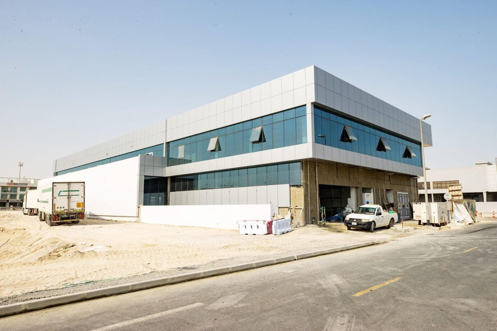 Commercial Building G+1 Nadd Al Hamar clad with ALUCOPANEL A2, photo 4
