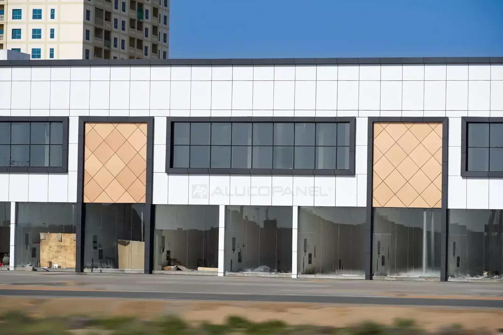 Salma Mall commercial building Umm Al Quwain clad with ALUCOPANEL FR, photo 5