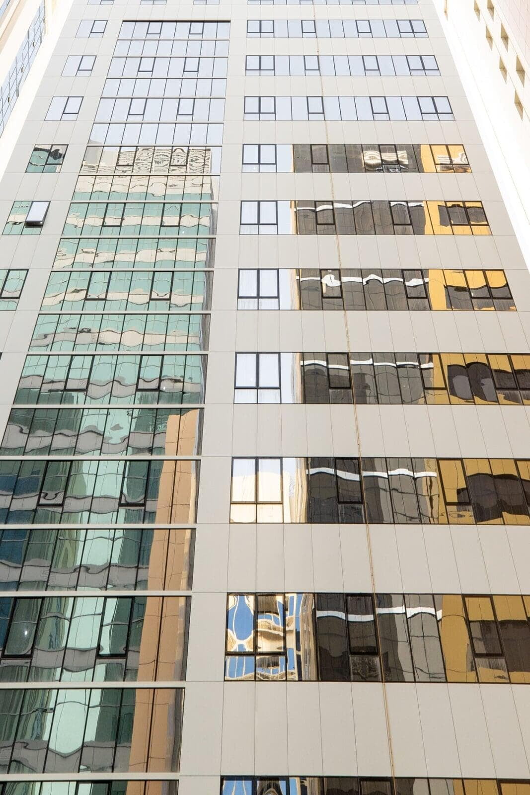 Commercial Building No. 1 Abu Dhabi clad with ALUCOPANEL A2, photo 2