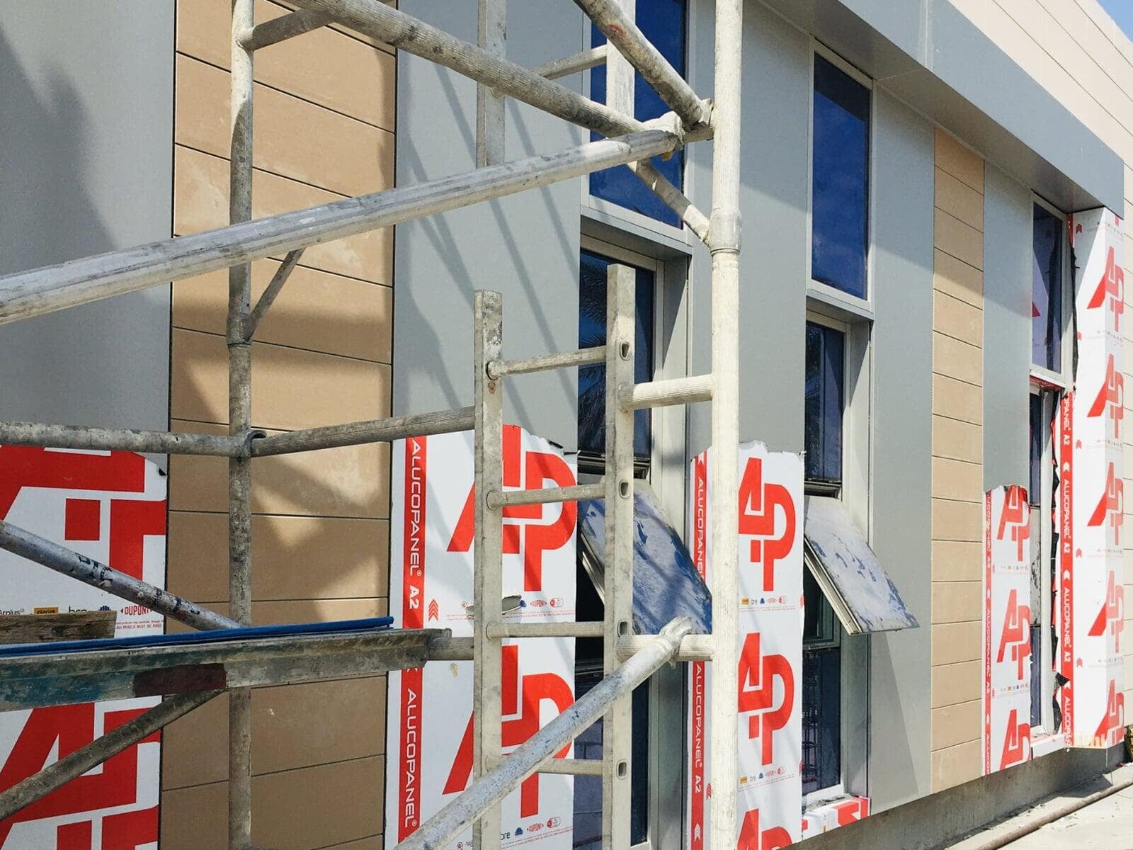 DHA Health Center Al Qusais clad with ALUCOPANEL A2 Champagne Silver, photo 3