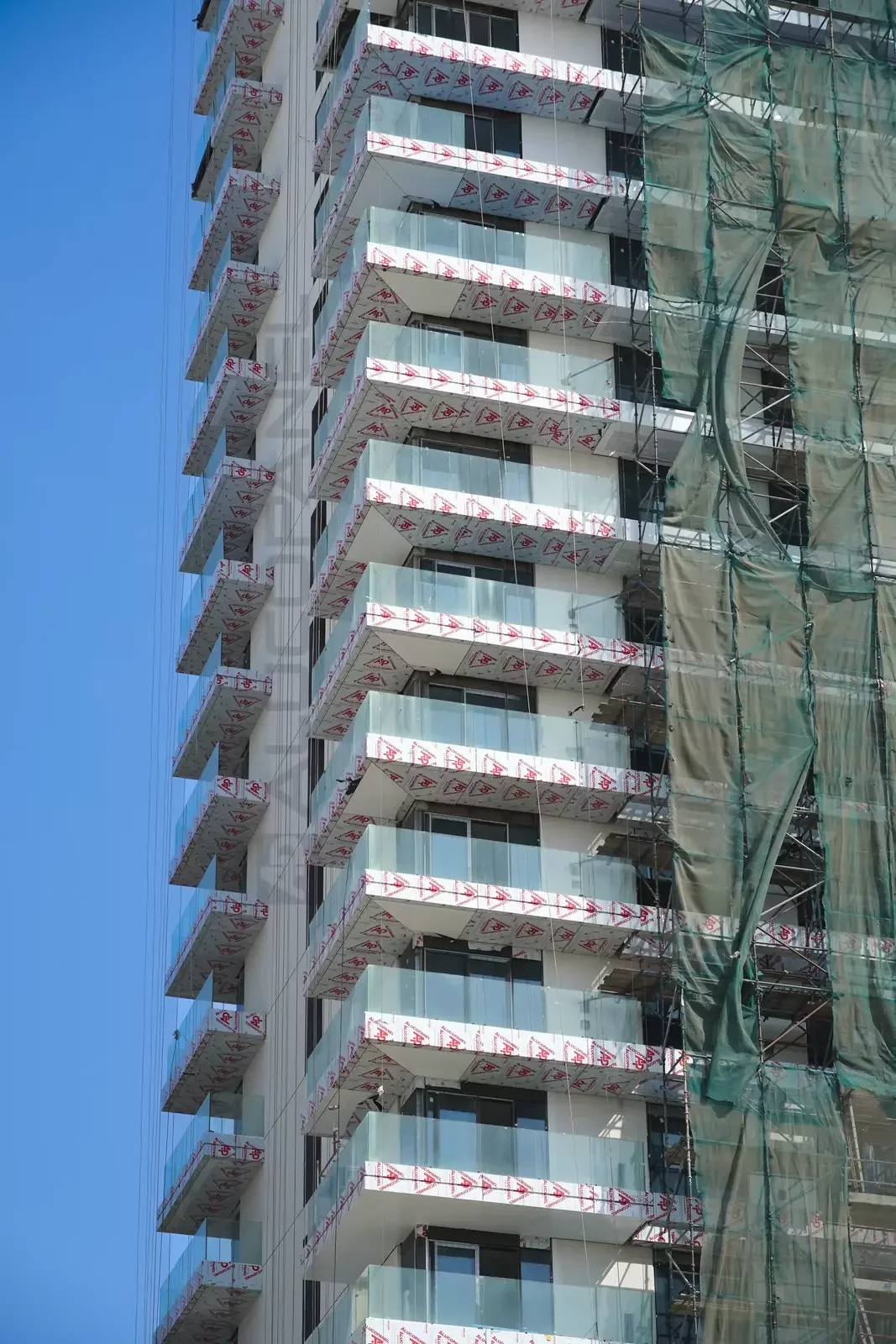 ALUCOPANEL balcony cladding on the upper floors of Green Side Residences