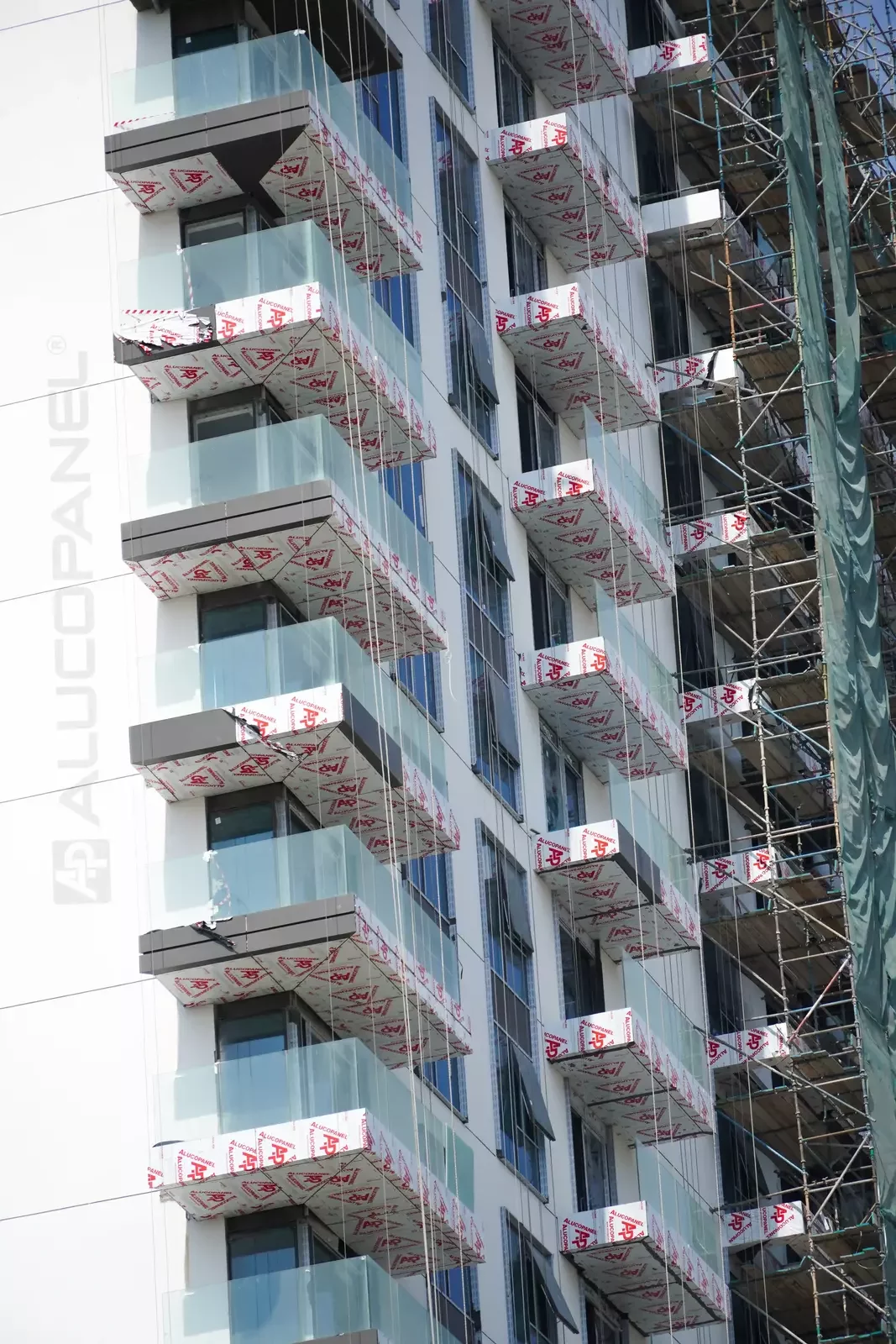 Staggered balconies clad with ALUCOPANEL at Green Side Residences