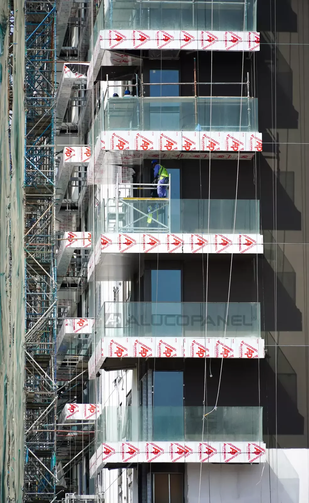 ALUCOPANEL installation from a suspended platform at Green Side Residences