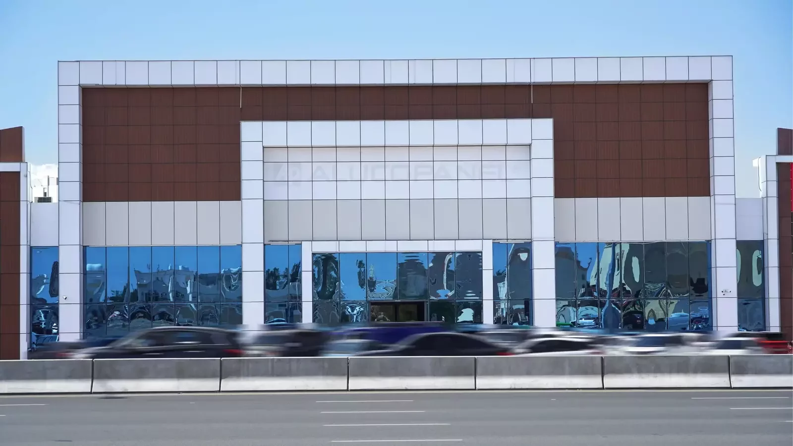 Emarats Market Al Jurf Ajman clad with ALUCOPANEL A2, photo 4