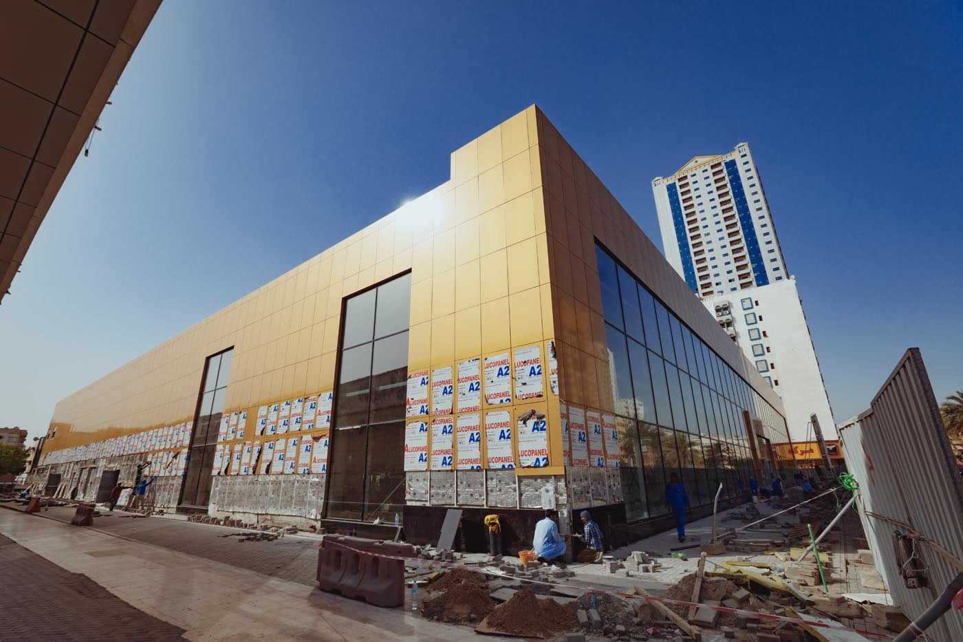 ALUCOPANEL A2 facade on the Gift Market shop, Sharjah
