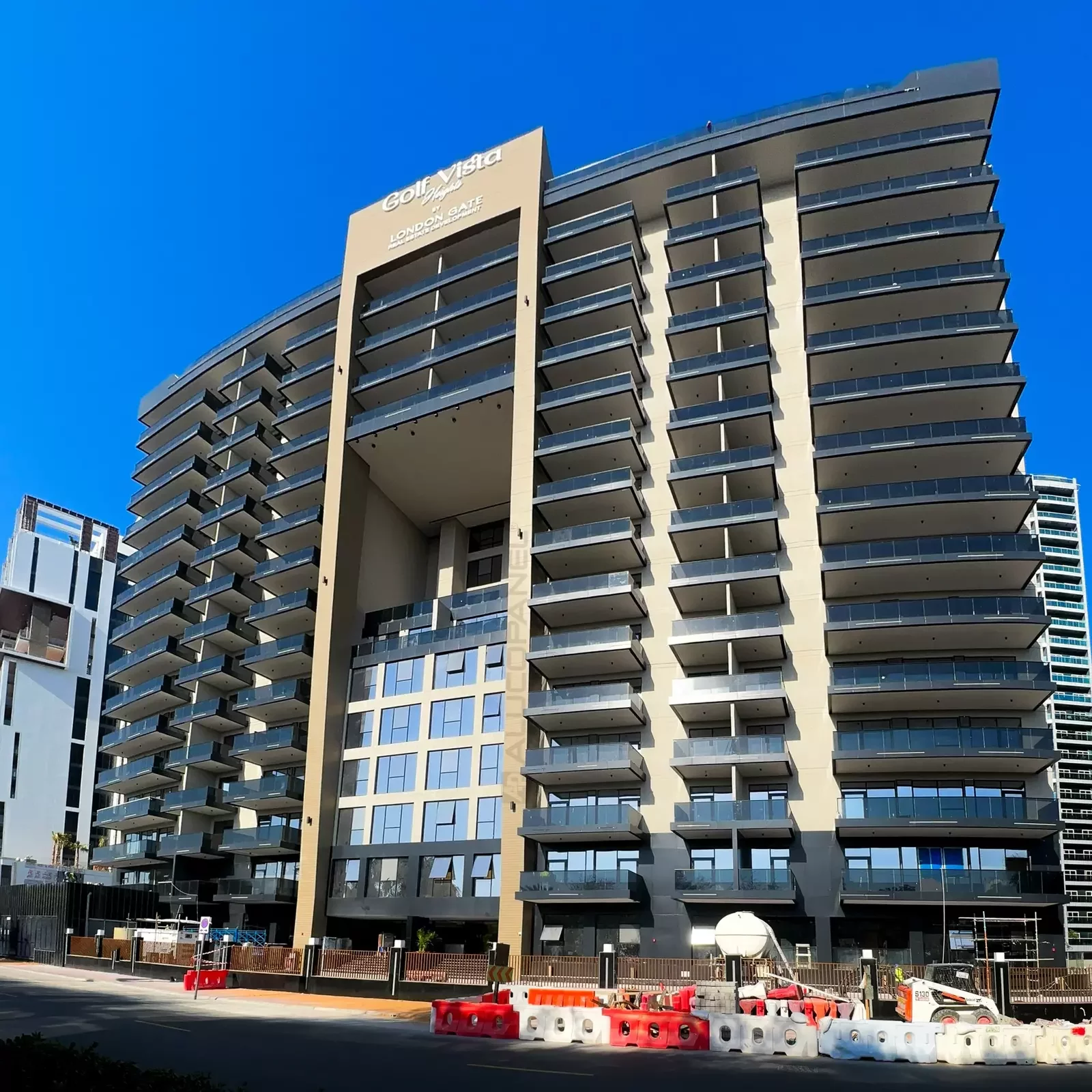 Golf Vista Heights Dubai Sports City clad with ALUCOPANEL A2 Charcoal Black, photo 2