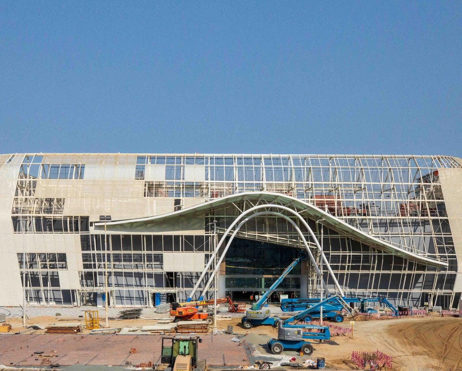 Lulu Hypermarket Dubai Silicon Oasis clad with ALUCOPANEL A2, photo 3