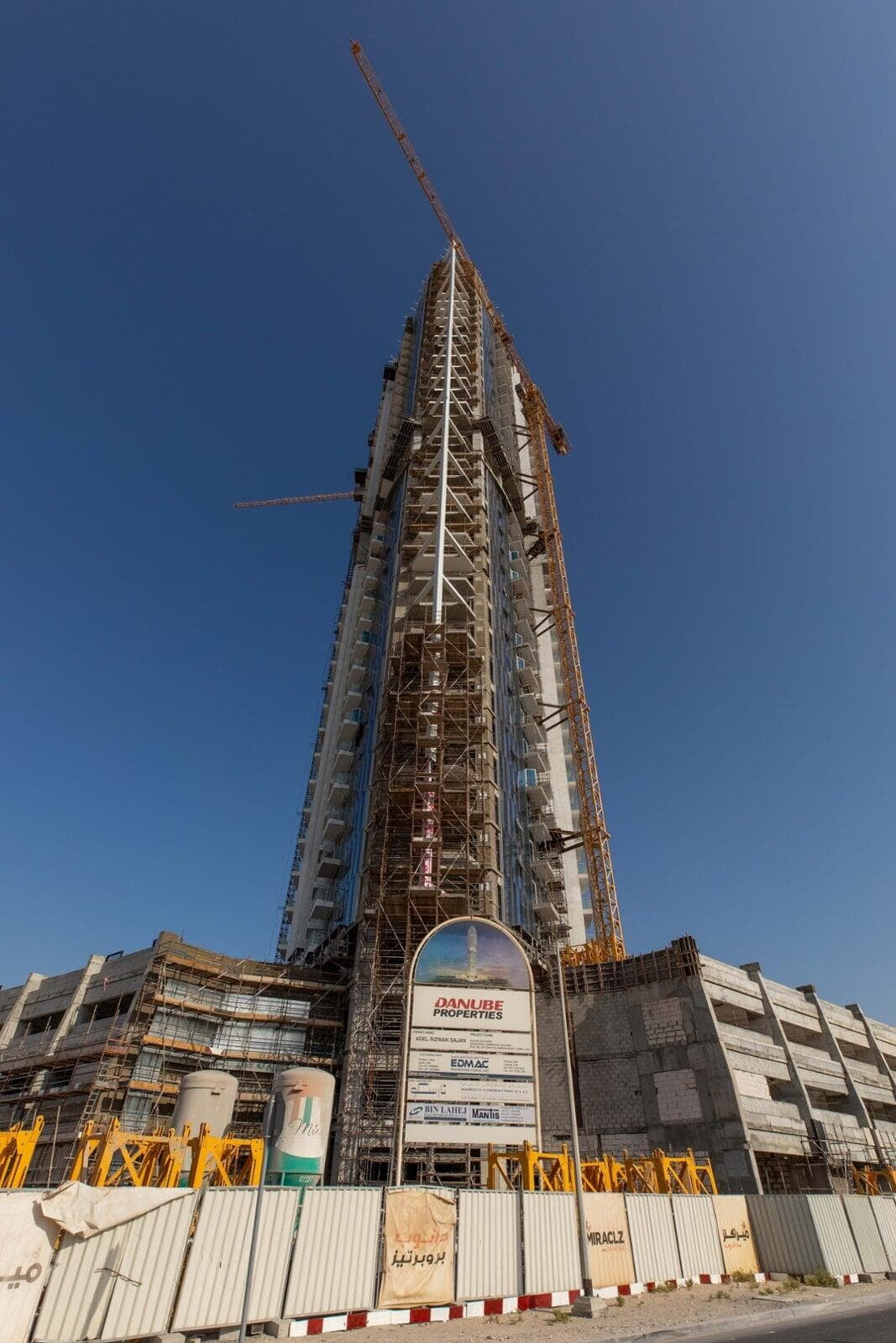 Miraclz tower Al Barsha South clad with ALUCOPANEL A2, photo 3