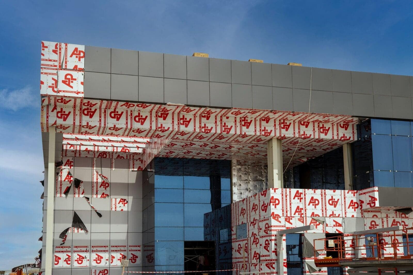 Warehouse with Office Block Musaffah South clad with ALUCOPANEL FR, photo 2